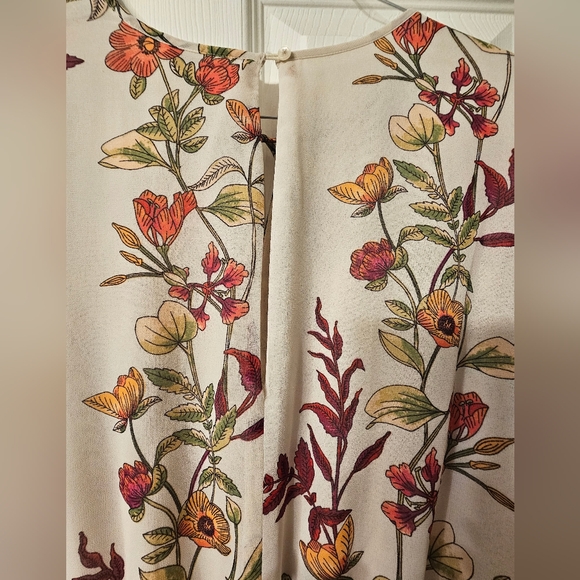 Sold.Guess Floral Romper. Size Large. - Picture 9 of 12